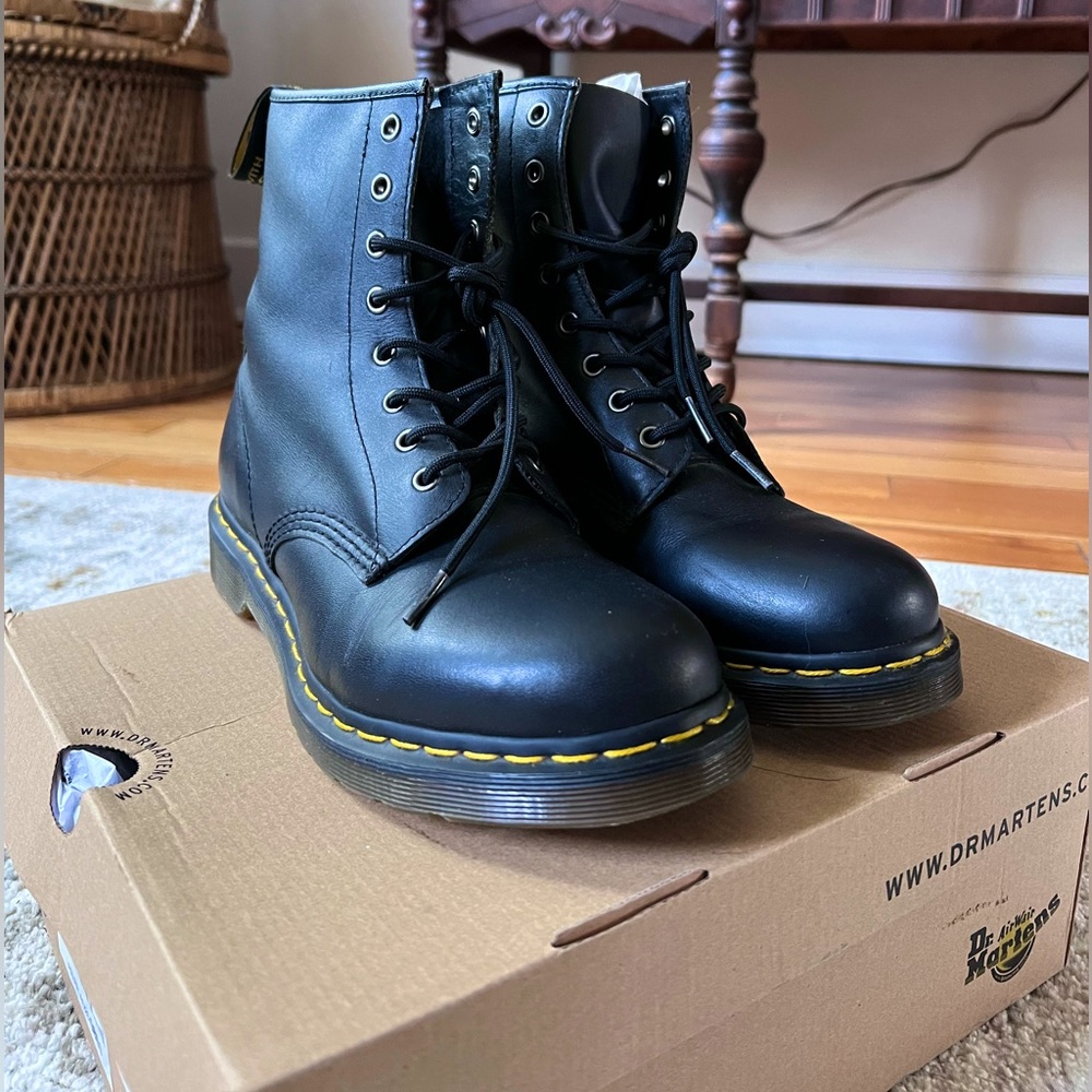 Dr. Martens 1460 leather boot US women’s size 11
